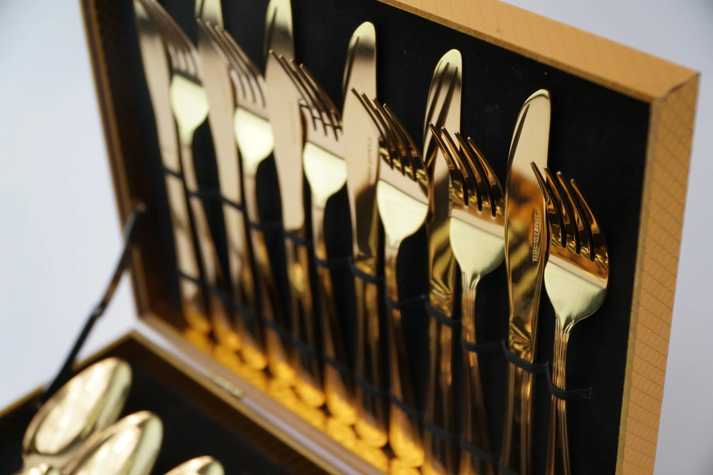 Premium Cutlery Set – 24 Pcs – Gold - Image 6
