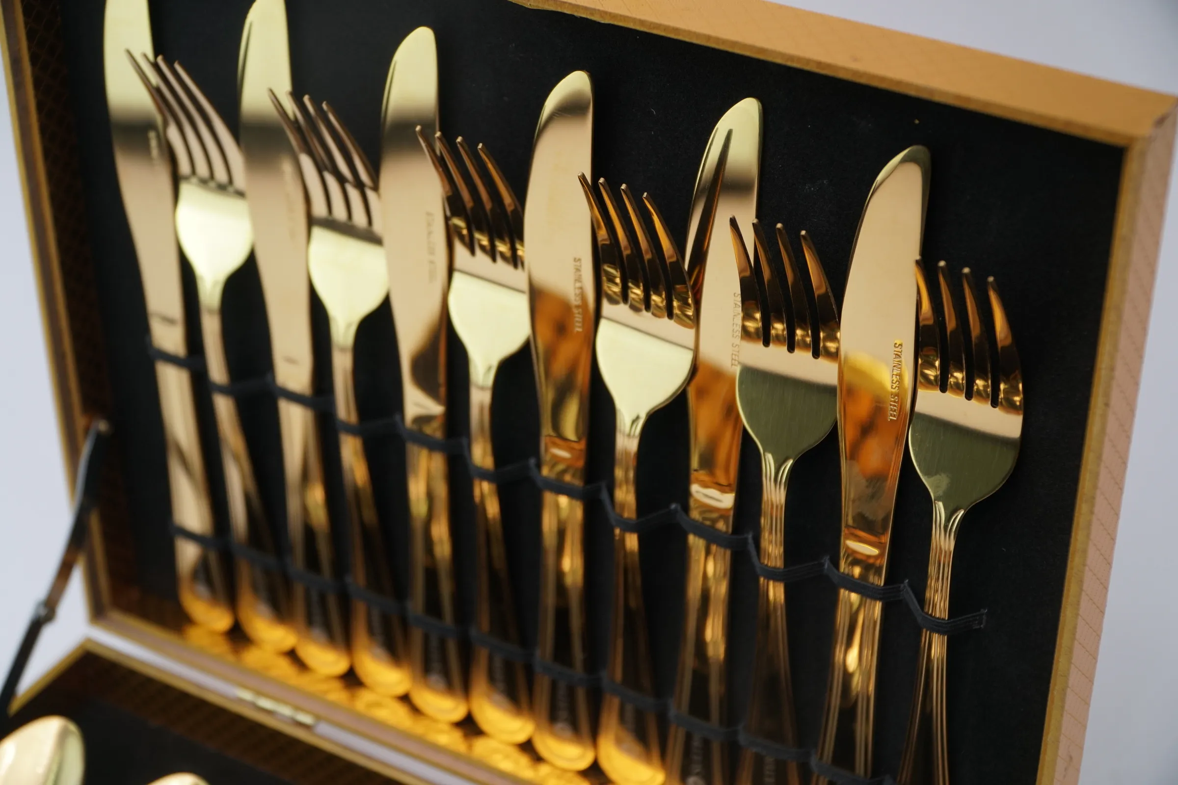 Premium Cutlery Set – 24 Pcs – Gold - Image 4